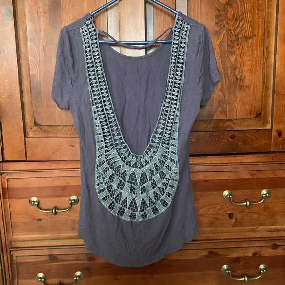 Beautiful Top - Picture 2 of 3